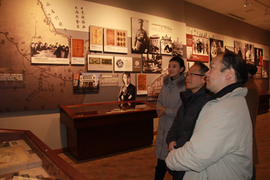 上海福寿园墓地主办张学良将军史料遗物征集展