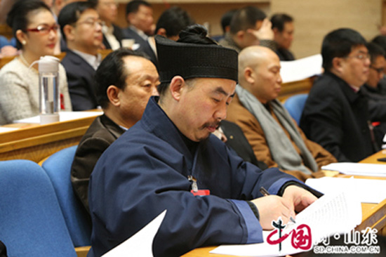 政协张诚达关于城市墓地的改革建议