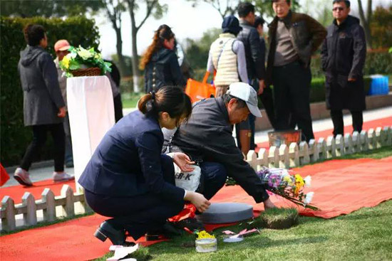 上海汇龙园墓地：回归自然的普爱苑墓葬，仅售1200元！