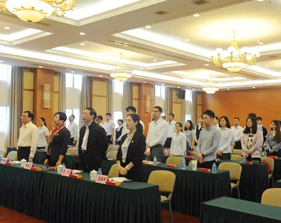 上海墓地：扬五四精神，展飞思风采