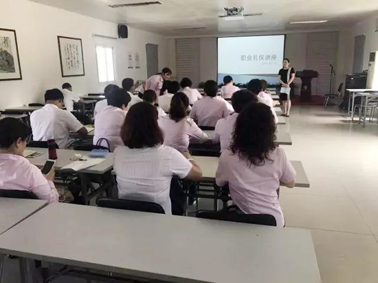 上海福寿园墓地举办（浦东）公司2017礼仪培训