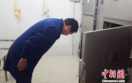 上海墓地：“职业入殓师”的忧与乐：被看轻也被需要！