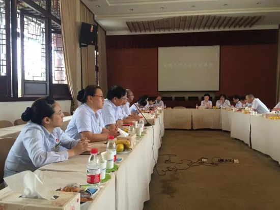 上海滨海古园墓地工会组织退休员工欢送会