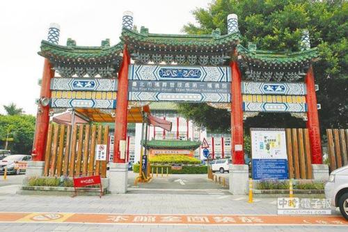 上海墓地：一周内逾300人猝死，台北殡仪馆冰柜“一柜难求”