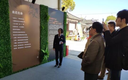 上海古园墓地清明“生命文化展”吸引众人观展