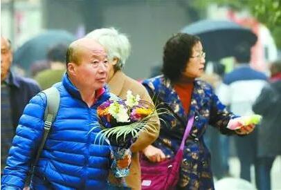 清明当日，上海235万余市民参与扫墓