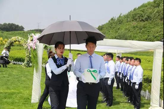观陵山公墓为58位逝者举行免费安葬活动