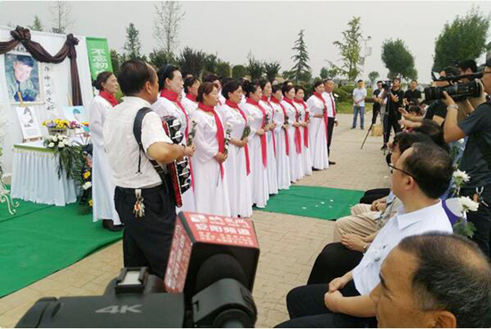 上海墓地：“全国优秀共产党员”许帅纪念碑揭幕仪式在天寿园举行