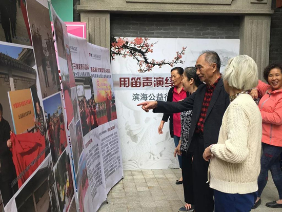 上海古园墓地滨海公益行，关爱送居民传递爱心