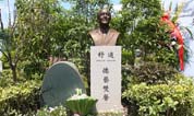 著名表演艺术家舒适铜像在上海福寿园墓地落成揭幕