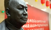 上海福寿园墓地向复旦大学图书馆捐赠陈毅元帅纪念铜像