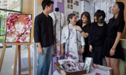 上海墓地:殡葬也需要时尚?大学生为在世老人设计时尚寿衣和丧礼