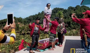 “瘆人”丧葬习俗，却饱含了参透生死的温情！