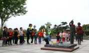 上海福寿园墓地人文纪念馆开展幼儿爱国主义教育活动