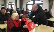 上海古园墓地学雷锋，树新风