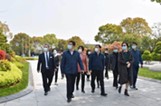 奉贤区区委书记庄木弟，区长郭芳视察上海海湾园墓地清明祭扫工作！